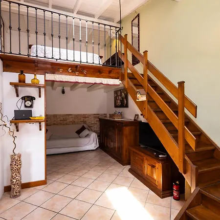 Luminosa Mansarda Nel Cuore Di Apartamento *