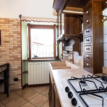 Luminosa Mansarda Nel Cuore Di Apartamento Intra